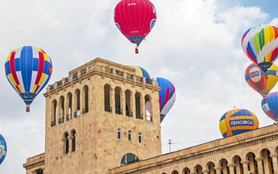 Фото воздушного шара с фестиваля в Ереване в разделе «фото дня» газеты «Telegraph»
