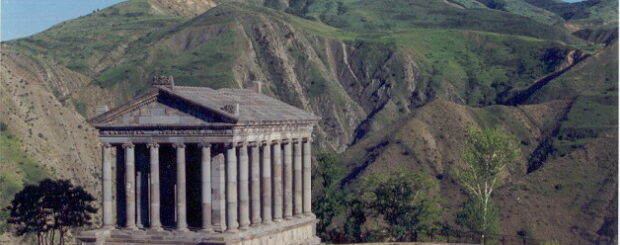 Храм Гарни I век нашей эры