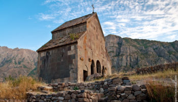 Церковь Зорац - (в перев. «Храм силы» 14 век)