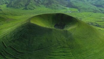 Гора Вайоц-Сар (2586м) - Везувий в Армянском нагорье