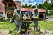 Bronze monument to the heroes of the film Mimino.