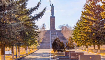 Madre Armenia, statua monumentale nel Memorial Victory Park.