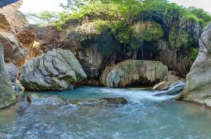 Satani Kamurj Natural Bridge (Devil’s Bridge)